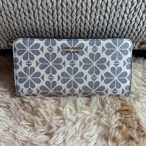 EUC Kate Spade Blue and White Floral Wallet